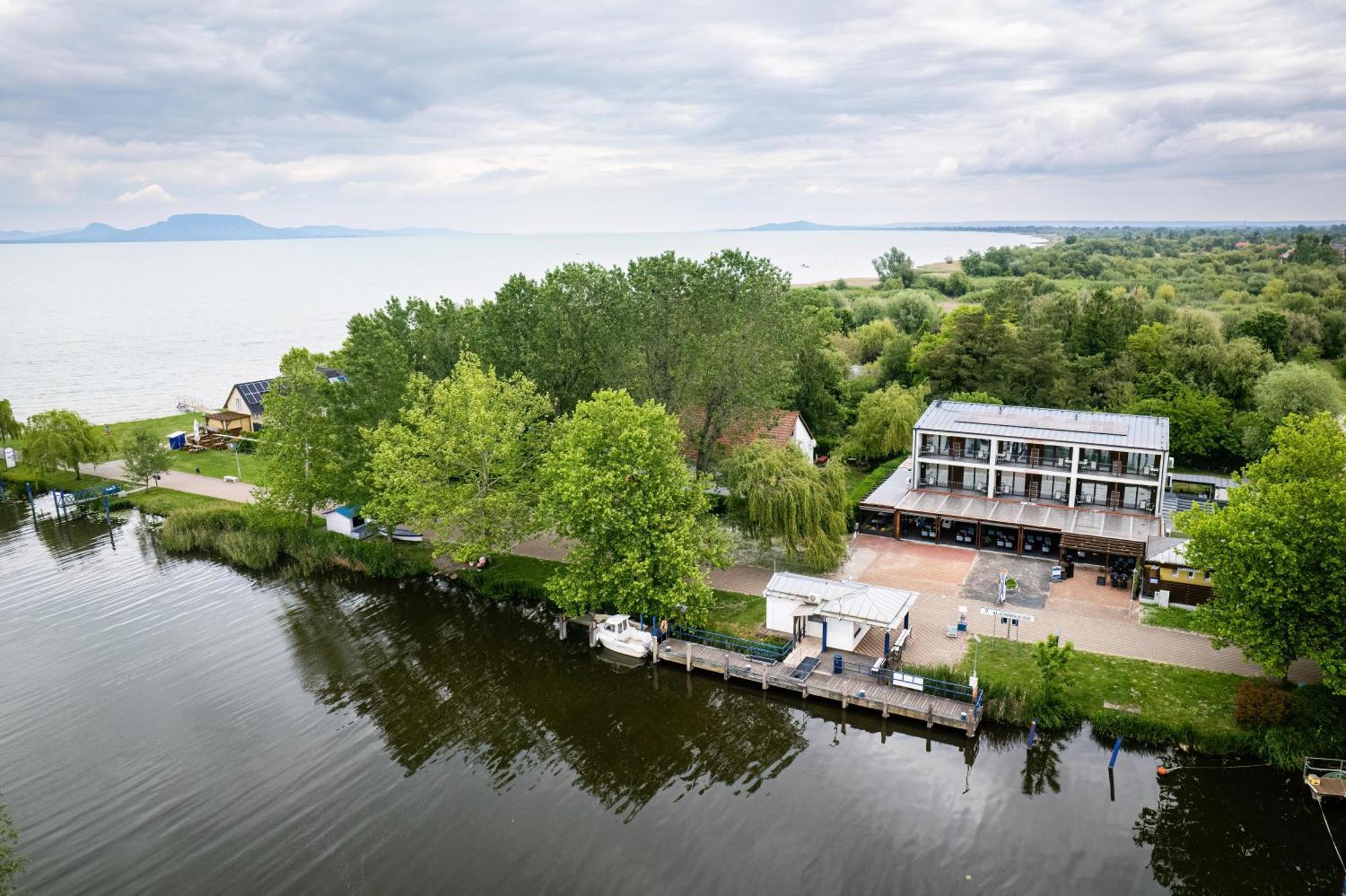 Bed and Breakfast Port Etterem&Panzio Balatonmáriafürdő Exterior foto
