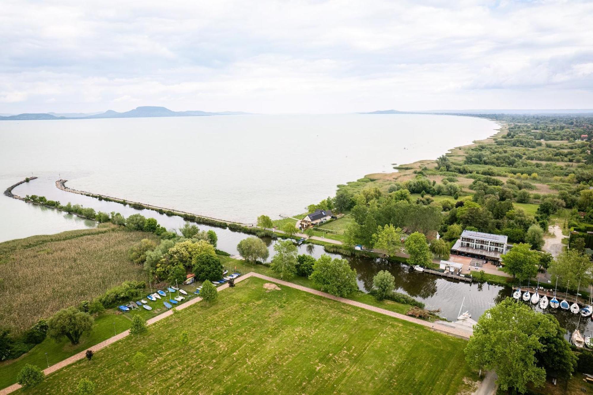 Bed and Breakfast Port Etterem&Panzio Balatonmáriafürdő Exterior foto